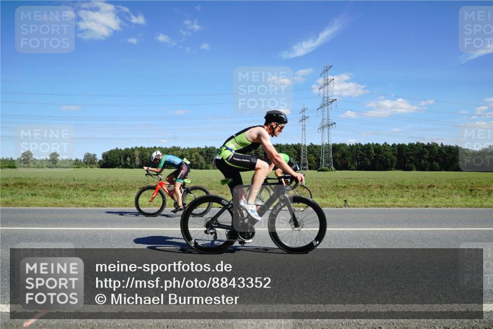 07.09.2025 - 19. Norderstedt Triathlon Michael Burmester http://msf.ph/oto/8843352 07.09.2025 14:43:23 Radfahren 960, 995 meine-sportfotos.de