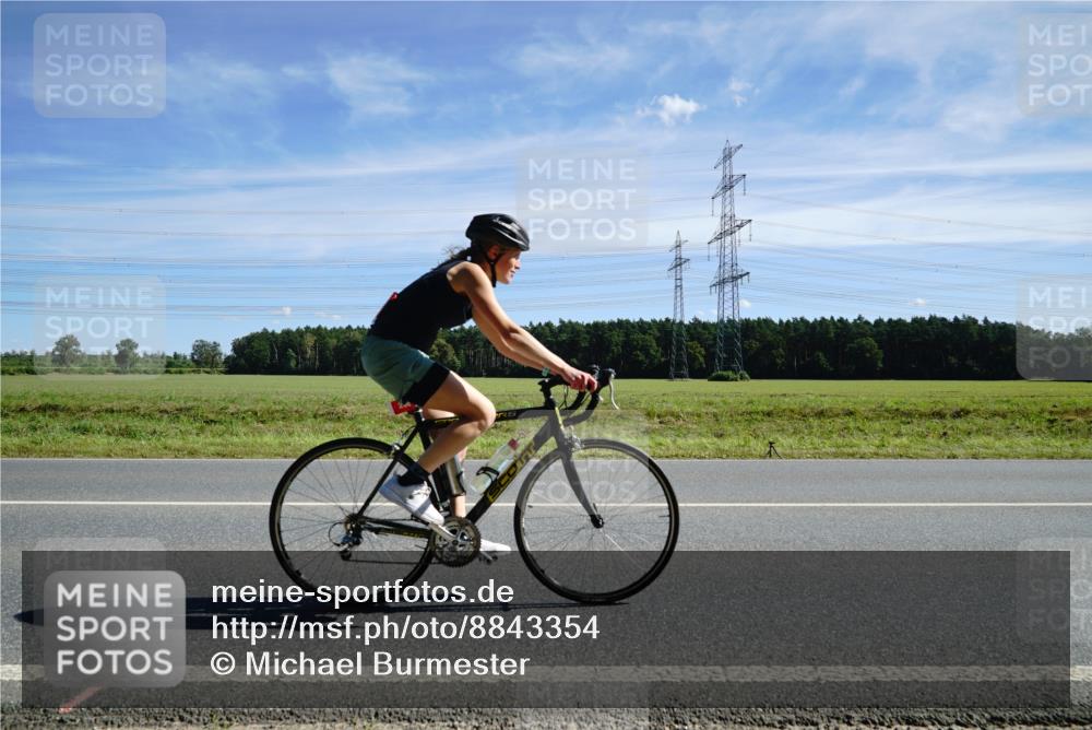 07.09.2025 - 19. Norderstedt Triathlon Michael Burmester http://msf.ph/oto/8843354 07.09.2025 12:37:46 Radfahren 208, 1292 meine-sportfotos.de