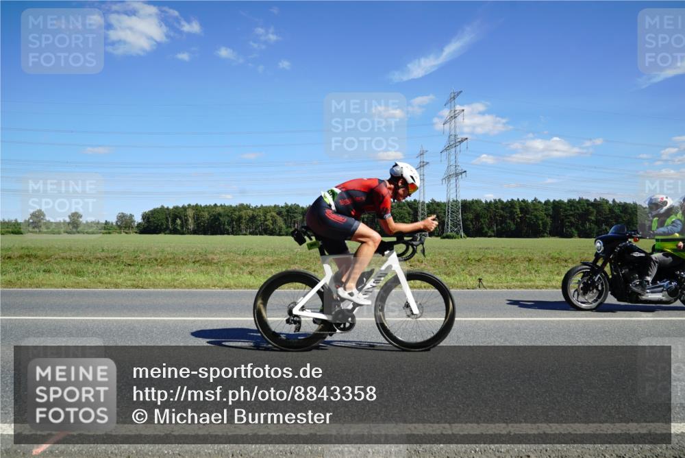 07.09.2025 - 19. Norderstedt Triathlon Michael Burmester http://msf.ph/oto/8843358 07.09.2025 14:43:24 Radfahren 960, 995 meine-sportfotos.de