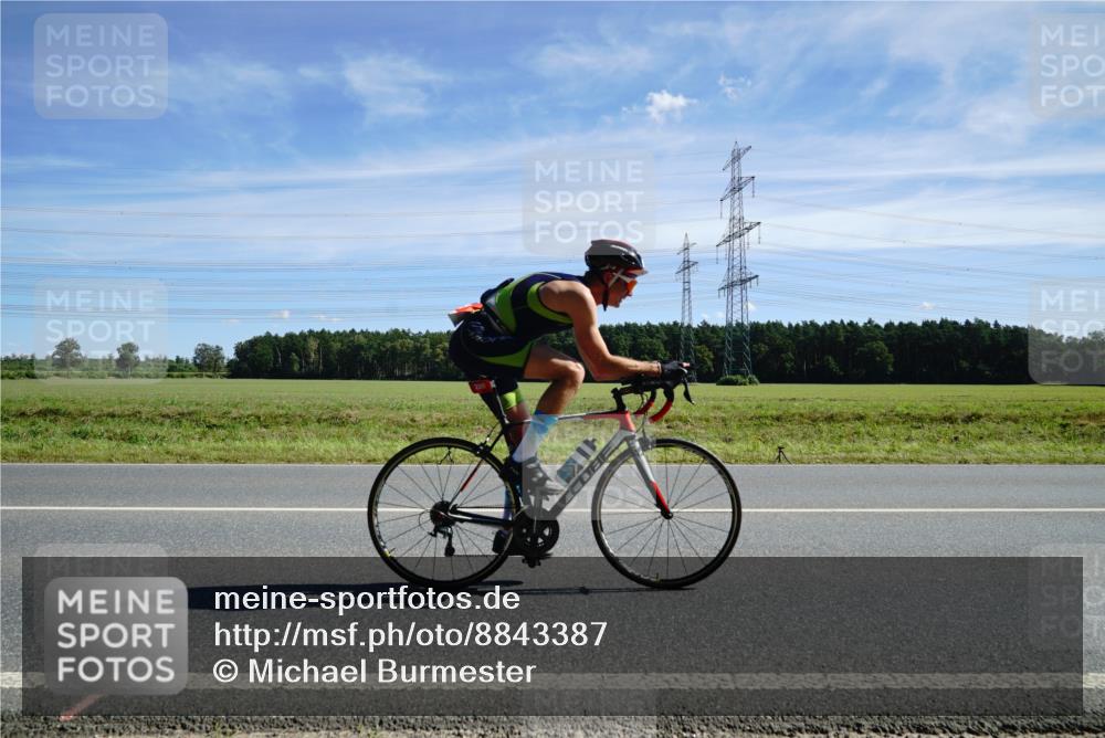 07.09.2025 - 19. Norderstedt Triathlon Michael Burmester http://msf.ph/oto/8843387 07.09.2025 12:38:02 Radfahren 205, 301 meine-sportfotos.de
