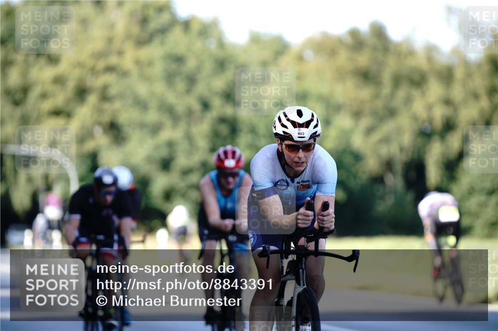 07.09.2025 - 19. Norderstedt Triathlon Michael Burmester http://msf.ph/oto/8843391 07.09.2025 15:54:31 Radfahren 521, 546, 903, 1443, 1630 meine-sportfotos.de