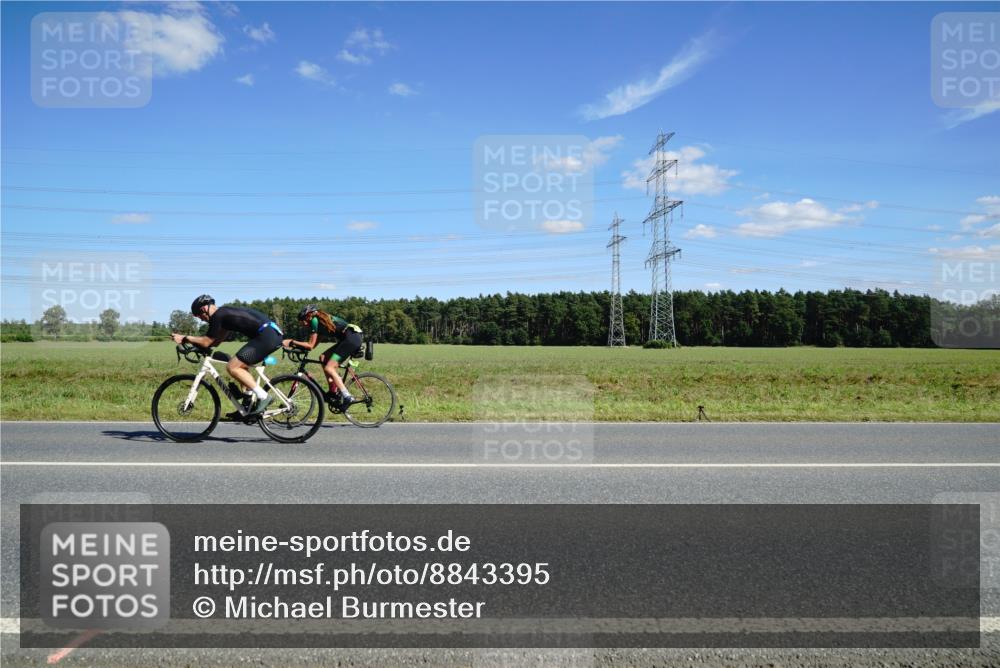 07.09.2025 - 19. Norderstedt Triathlon Michael Burmester http://msf.ph/oto/8843395 07.09.2025 14:43:44 Radfahren 408, 1505 meine-sportfotos.de