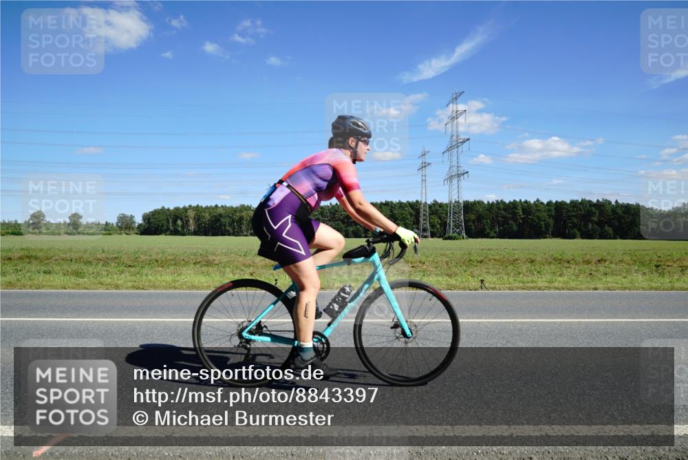 07.09.2025 - 19. Norderstedt Triathlon Michael Burmester http://msf.ph/oto/8843397 07.09.2025 14:43:46 Radfahren 408, 1505 meine-sportfotos.de