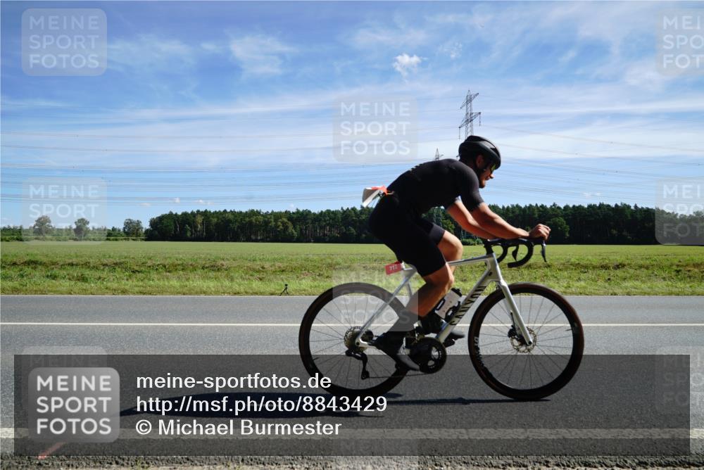 07.09.2025 - 19. Norderstedt Triathlon Michael Burmester http://msf.ph/oto/8843429 07.09.2025 12:38:24 Radfahren 712, 732 meine-sportfotos.de