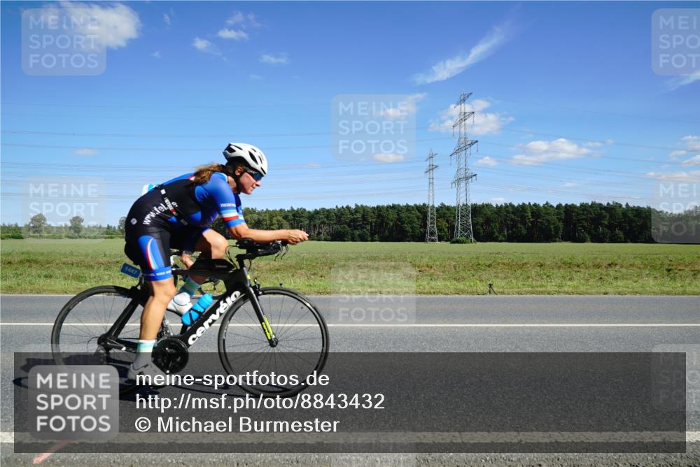 07.09.2025 - 19. Norderstedt Triathlon Michael Burmester http://msf.ph/oto/8843432 07.09.2025 14:44:04 Radfahren 1447 meine-sportfotos.de