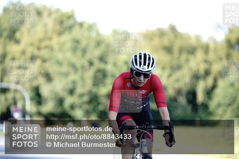 07.09.2025 - 19. Norderstedt Triathlon Michael Burmester http://msf.ph/oto/8843433 07.09.2025 15:54:43 Radfahren 1061 meine-sportfotos.de