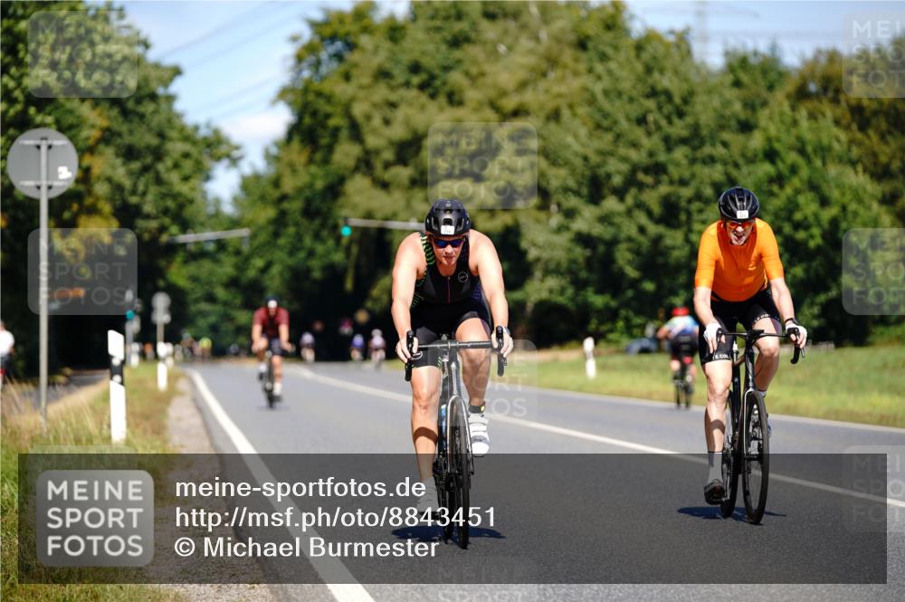 07.09.2025 - 19. Norderstedt Triathlon Michael Burmester http://msf.ph/oto/8843451 07.09.2025 13:02:00 Radfahren 142, 323, 744 meine-sportfotos.de