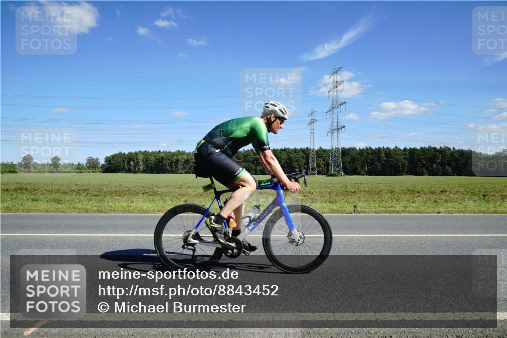 07.09.2025 - 19. Norderstedt Triathlon Michael Burmester http://msf.ph/oto/8843452 07.09.2025 14:44:09 Radfahren 1494 meine-sportfotos.de