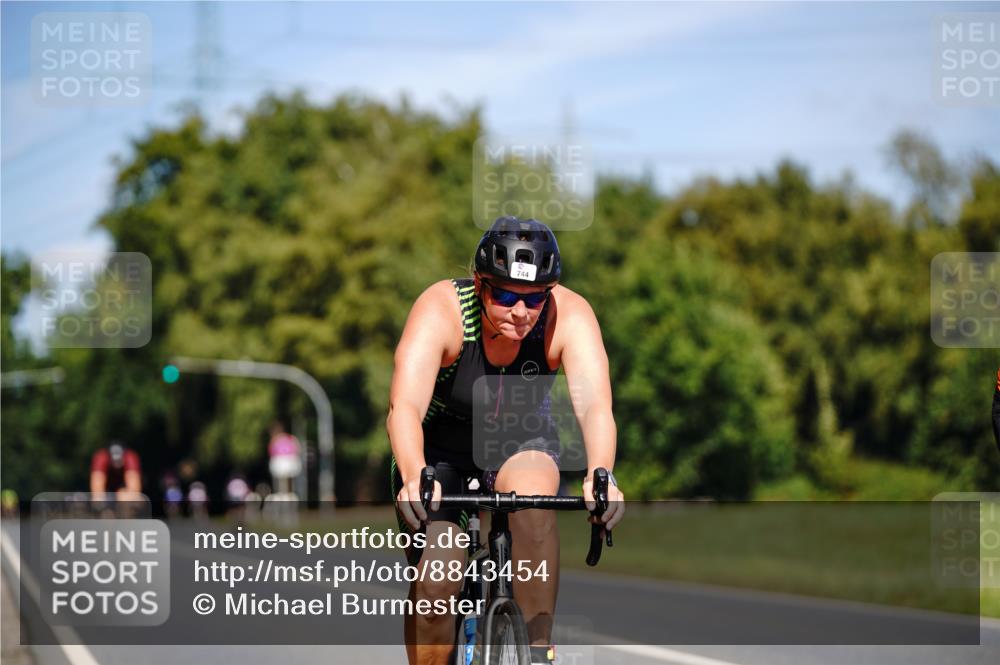 07.09.2025 - 19. Norderstedt Triathlon Michael Burmester http://msf.ph/oto/8843454 07.09.2025 13:02:01 Radfahren 323, 744 meine-sportfotos.de