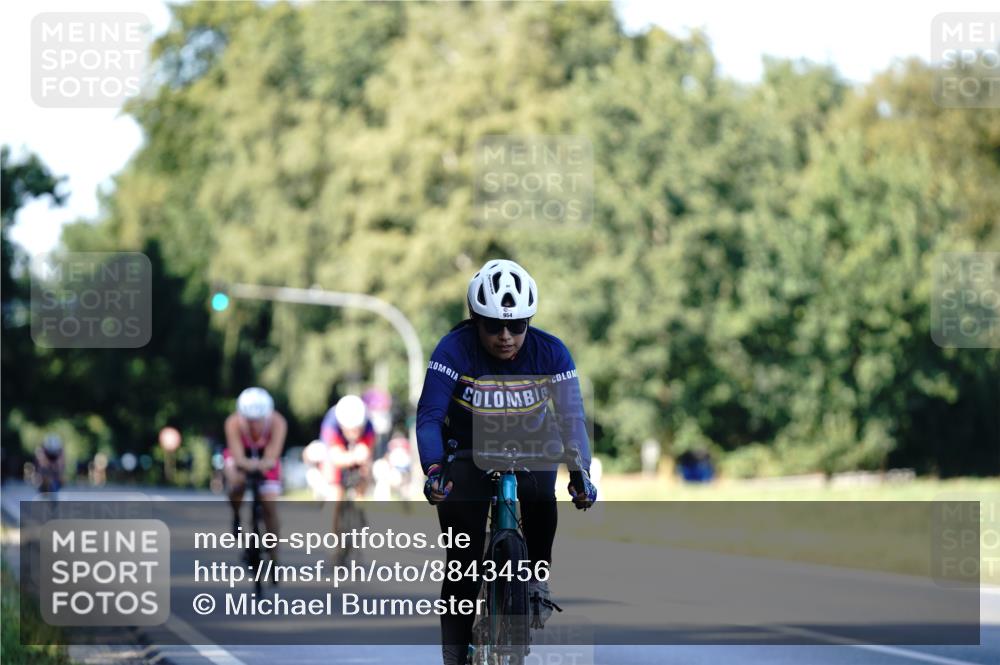 07.09.2025 - 19. Norderstedt Triathlon Michael Burmester http://msf.ph/oto/8843456 07.09.2025 15:54:54 Radfahren 954 meine-sportfotos.de
