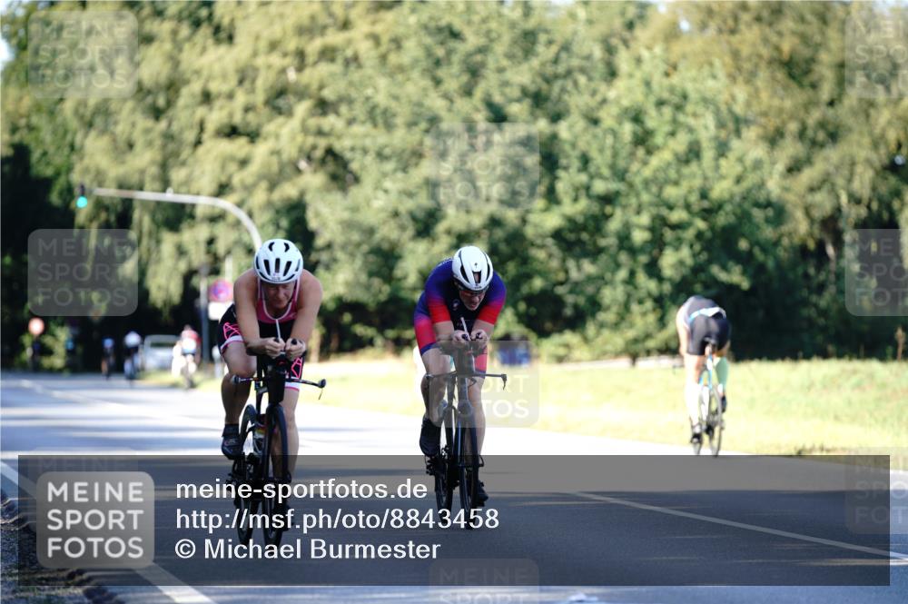 07.09.2025 - 19. Norderstedt Triathlon Michael Burmester http://msf.ph/oto/8843458 07.09.2025 15:54:56 Radfahren 954, 1528, 1539 meine-sportfotos.de