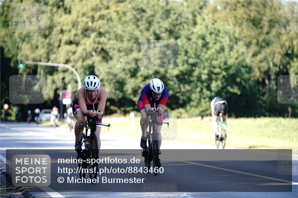 07.09.2025 - 19. Norderstedt Triathlon Michael Burmester http://msf.ph/oto/8843460 07.09.2025 15:54:56 Radfahren 954, 1528, 1539 meine-sportfotos.de