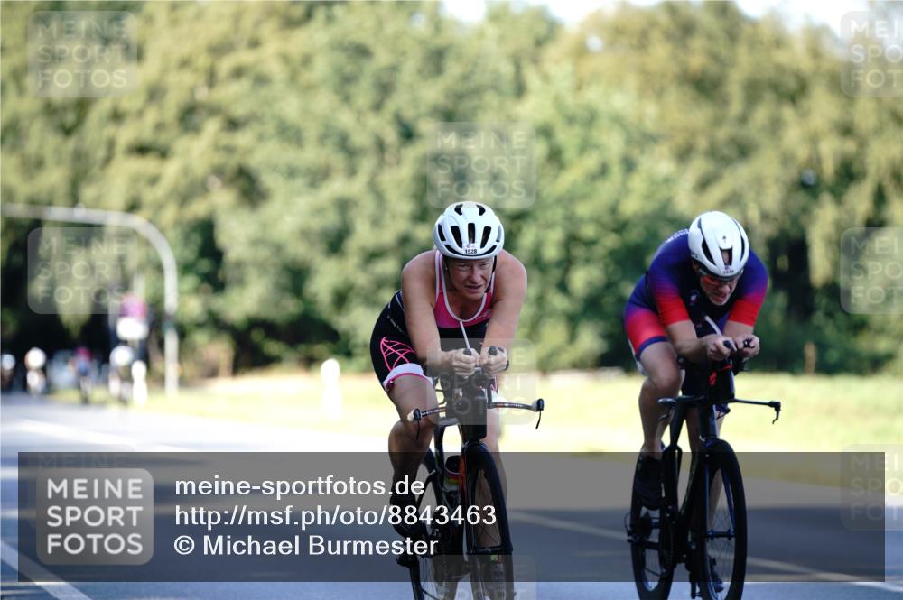 07.09.2025 - 19. Norderstedt Triathlon Michael Burmester http://msf.ph/oto/8843463 07.09.2025 15:54:57 Radfahren 954, 1528, 1539 meine-sportfotos.de