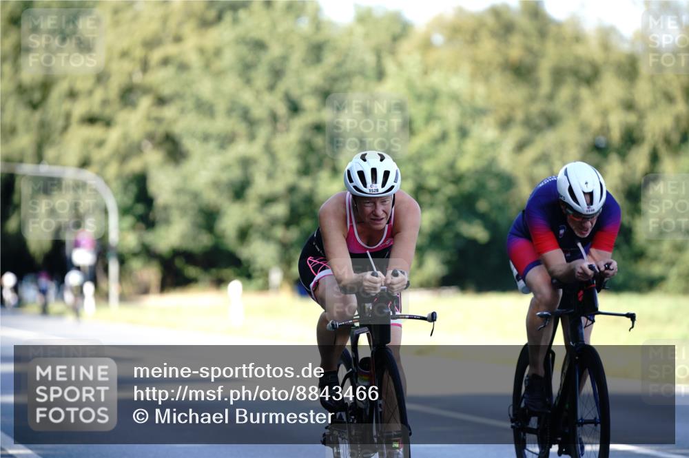 07.09.2025 - 19. Norderstedt Triathlon Michael Burmester http://msf.ph/oto/8843466 07.09.2025 15:54:57 Radfahren 954, 1528, 1539 meine-sportfotos.de