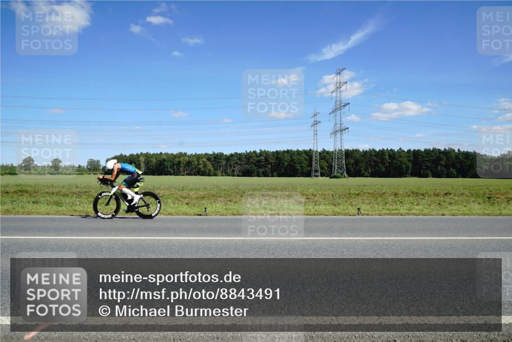 07.09.2025 - 19. Norderstedt Triathlon Michael Burmester http://msf.ph/oto/8843491 07.09.2025 14:44:24 Radfahren 1032 meine-sportfotos.de