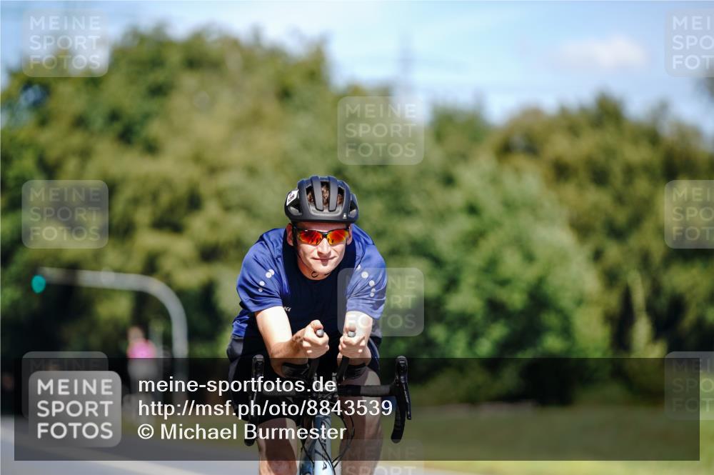 07.09.2025 - 19. Norderstedt Triathlon Michael Burmester http://msf.ph/oto/8843539 07.09.2025 13:03:29 Radfahren 1299 meine-sportfotos.de