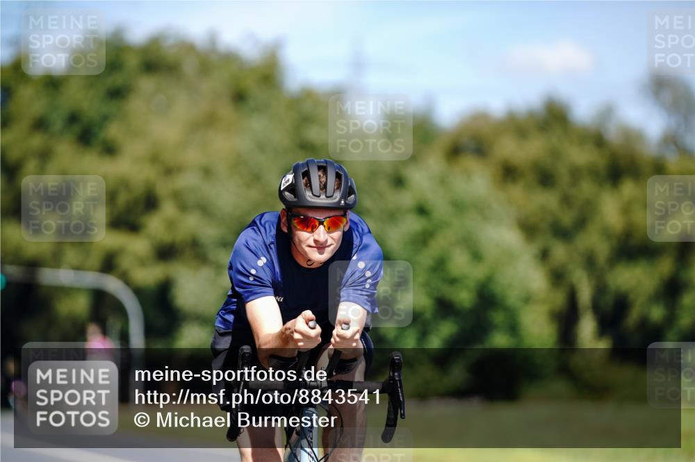 07.09.2025 - 19. Norderstedt Triathlon Michael Burmester http://msf.ph/oto/8843541 07.09.2025 13:03:29 Radfahren 1299 meine-sportfotos.de