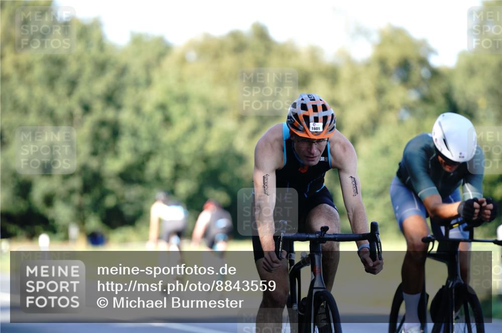 07.09.2025 - 19. Norderstedt Triathlon Michael Burmester http://msf.ph/oto/8843559 07.09.2025 15:55:28 Radfahren 939, 957, 1071, 1403, 1523, 1601, 1627 meine-sportfotos.de