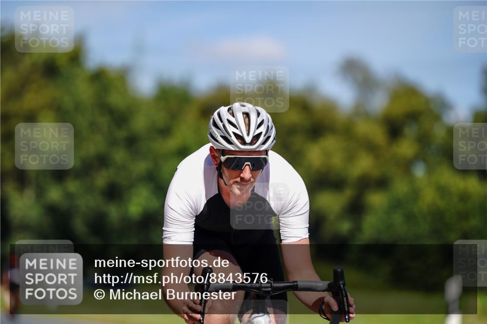 07.09.2025 - 19. Norderstedt Triathlon Michael Burmester http://msf.ph/oto/8843576 07.09.2025 13:04:02 Radfahren 1356 meine-sportfotos.de