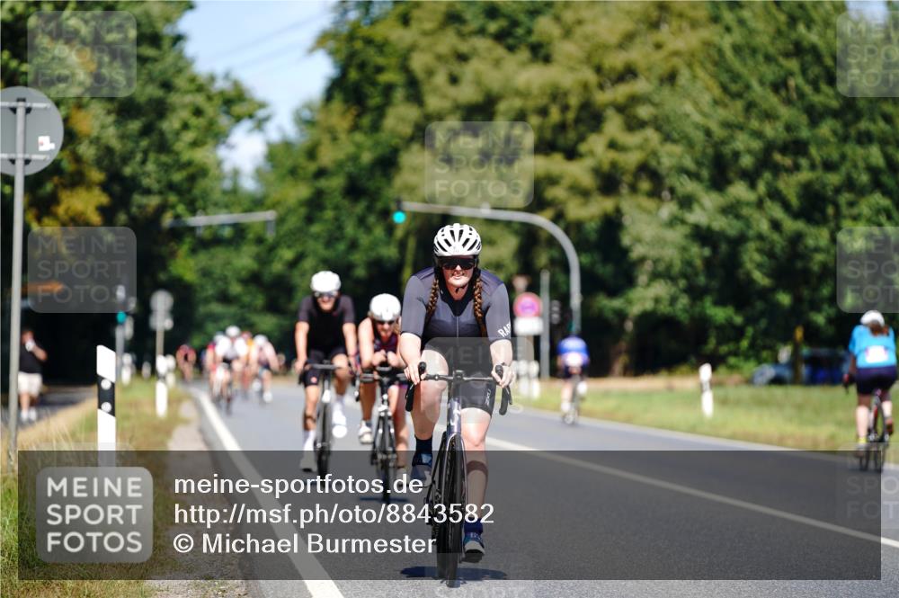 07.09.2025 - 19. Norderstedt Triathlon Michael Burmester http://msf.ph/oto/8843582 07.09.2025 13:04:16 Radfahren 211 meine-sportfotos.de