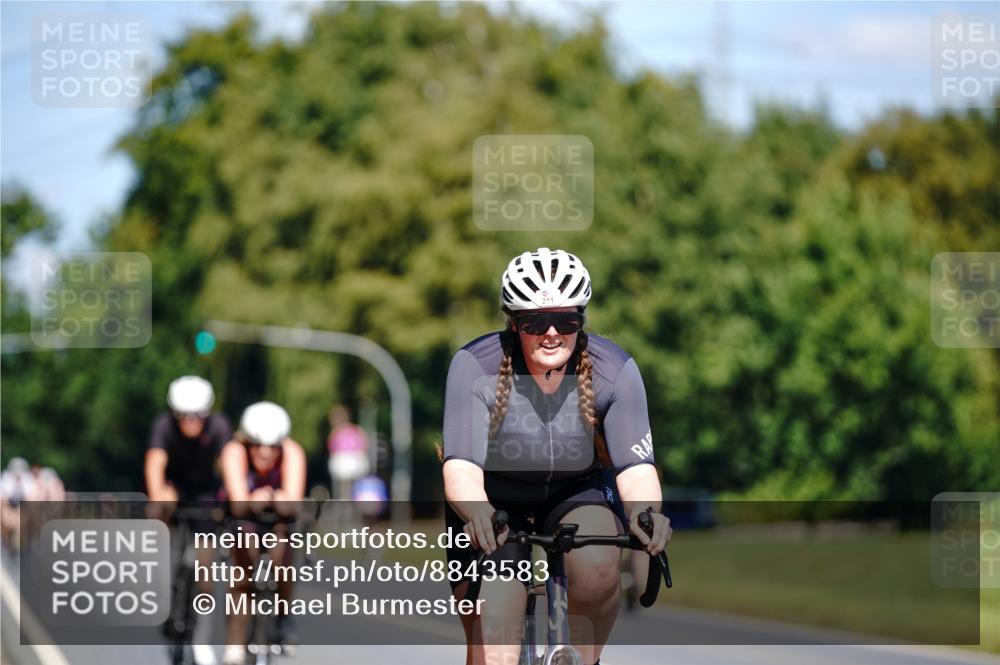 07.09.2025 - 19. Norderstedt Triathlon Michael Burmester http://msf.ph/oto/8843583 07.09.2025 13:04:17 Radfahren 211, 723, 747 meine-sportfotos.de