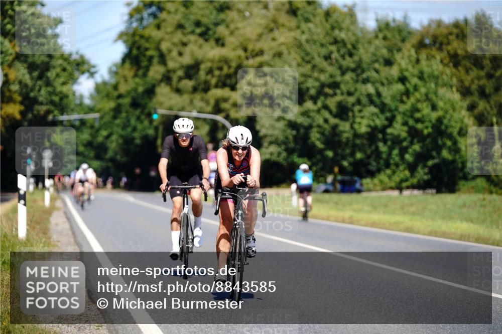 07.09.2025 - 19. Norderstedt Triathlon Michael Burmester http://msf.ph/oto/8843585 07.09.2025 13:04:18 Radfahren 211, 723, 747 meine-sportfotos.de
