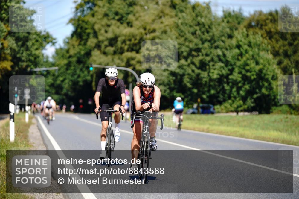 07.09.2025 - 19. Norderstedt Triathlon Michael Burmester http://msf.ph/oto/8843588 07.09.2025 13:04:18 Radfahren 211, 723, 747 meine-sportfotos.de