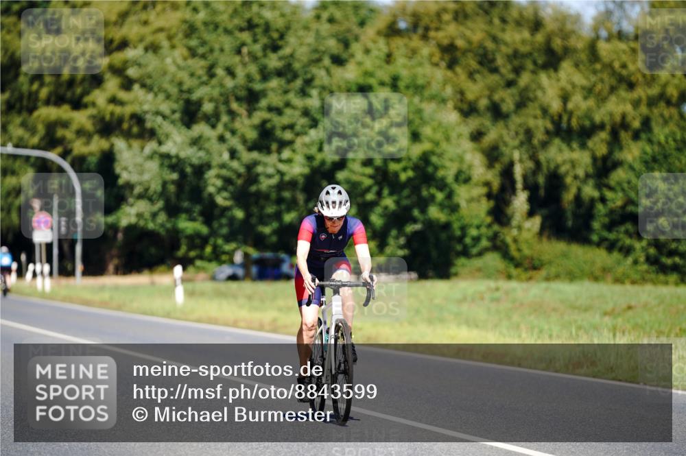 07.09.2025 - 19. Norderstedt Triathlon Michael Burmester http://msf.ph/oto/8843599 07.09.2025 13:04:27 Radfahren 329, 855, 1362 meine-sportfotos.de