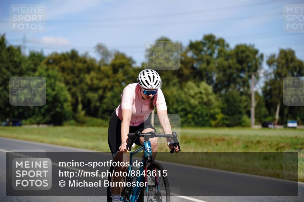 07.09.2025 - 19. Norderstedt Triathlon Michael Burmester http://msf.ph/oto/8843615 07.09.2025 13:04:30 Radfahren 329, 348, 855, 1362 meine-sportfotos.de