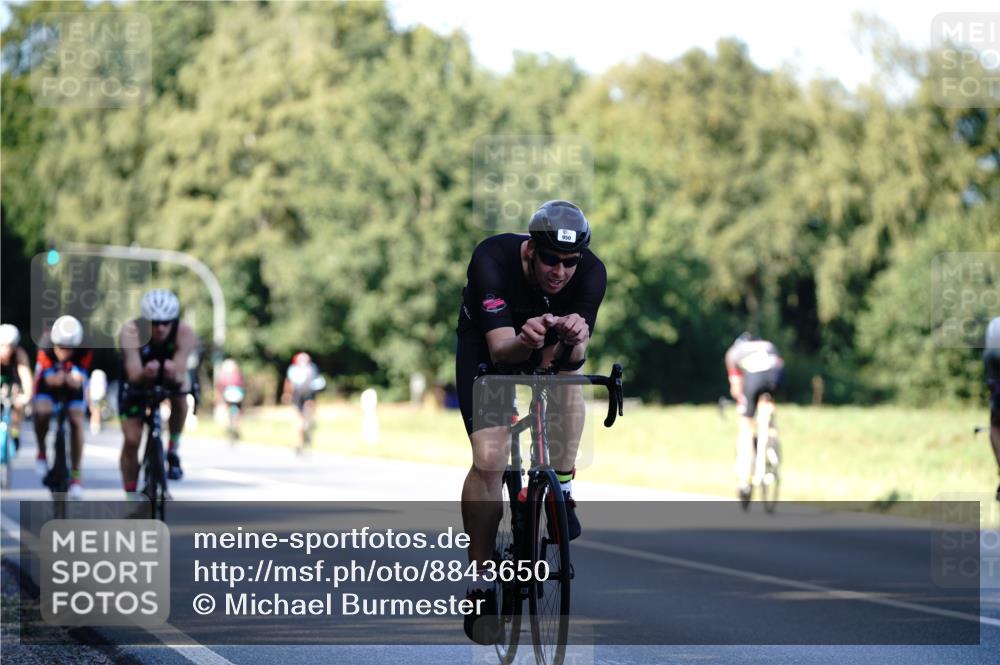 07.09.2025 - 19. Norderstedt Triathlon Michael Burmester http://msf.ph/oto/8843650 07.09.2025 15:56:17 Radfahren 492, 950, 1417, 1555, 1610 meine-sportfotos.de