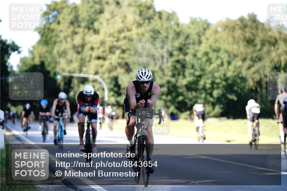 07.09.2025 - 19. Norderstedt Triathlon Michael Burmester http://msf.ph/oto/8843654 07.09.2025 15:56:18 Radfahren 950, 1417, 1555, 1610 meine-sportfotos.de