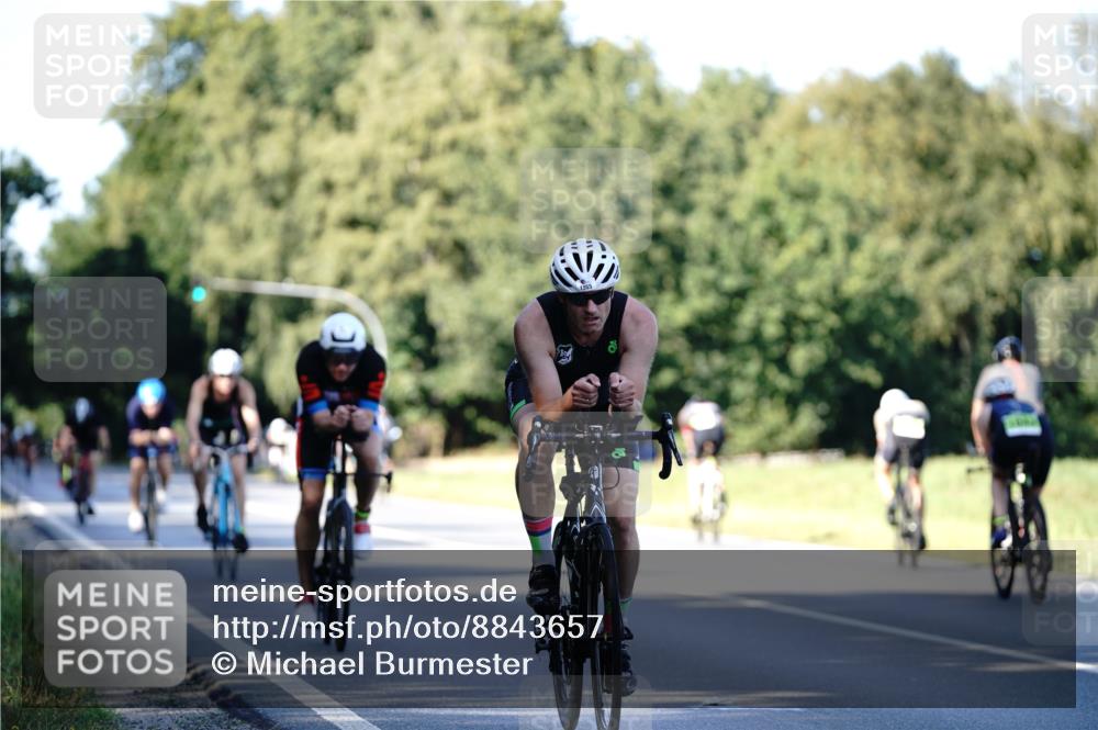 07.09.2025 - 19. Norderstedt Triathlon Michael Burmester http://msf.ph/oto/8843657 07.09.2025 15:56:18 Radfahren 950, 1417, 1555, 1610 meine-sportfotos.de
