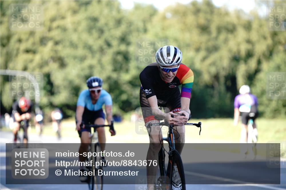 07.09.2025 - 19. Norderstedt Triathlon Michael Burmester http://msf.ph/oto/8843676 07.09.2025 15:56:33 Radfahren 930, 1475, 1556, 1588, 1607 meine-sportfotos.de