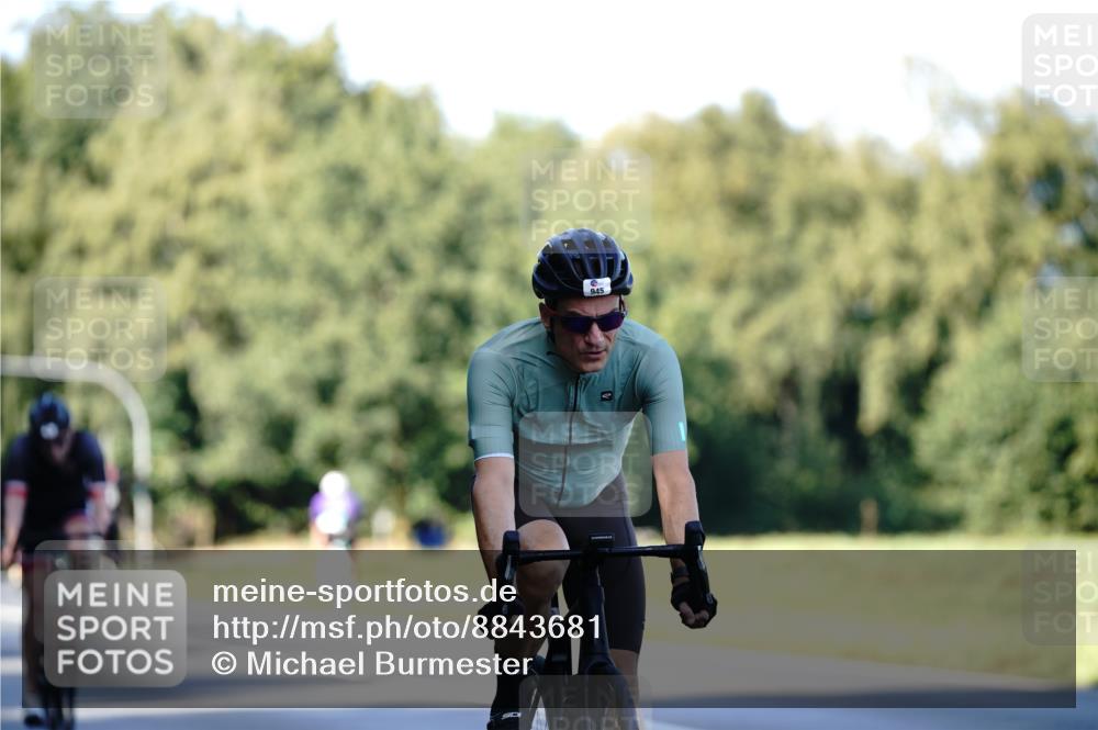 07.09.2025 - 19. Norderstedt Triathlon Michael Burmester http://msf.ph/oto/8843681 07.09.2025 15:56:36 Radfahren 930, 945, 1556, 1579, 1607 meine-sportfotos.de