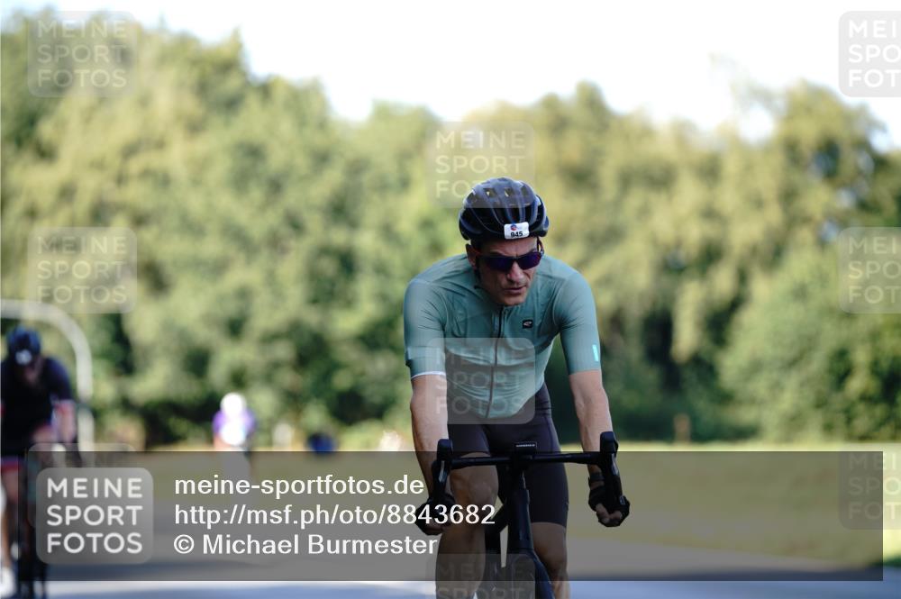 07.09.2025 - 19. Norderstedt Triathlon Michael Burmester http://msf.ph/oto/8843682 07.09.2025 15:56:37 Radfahren 930, 945, 1556, 1579, 1607 meine-sportfotos.de