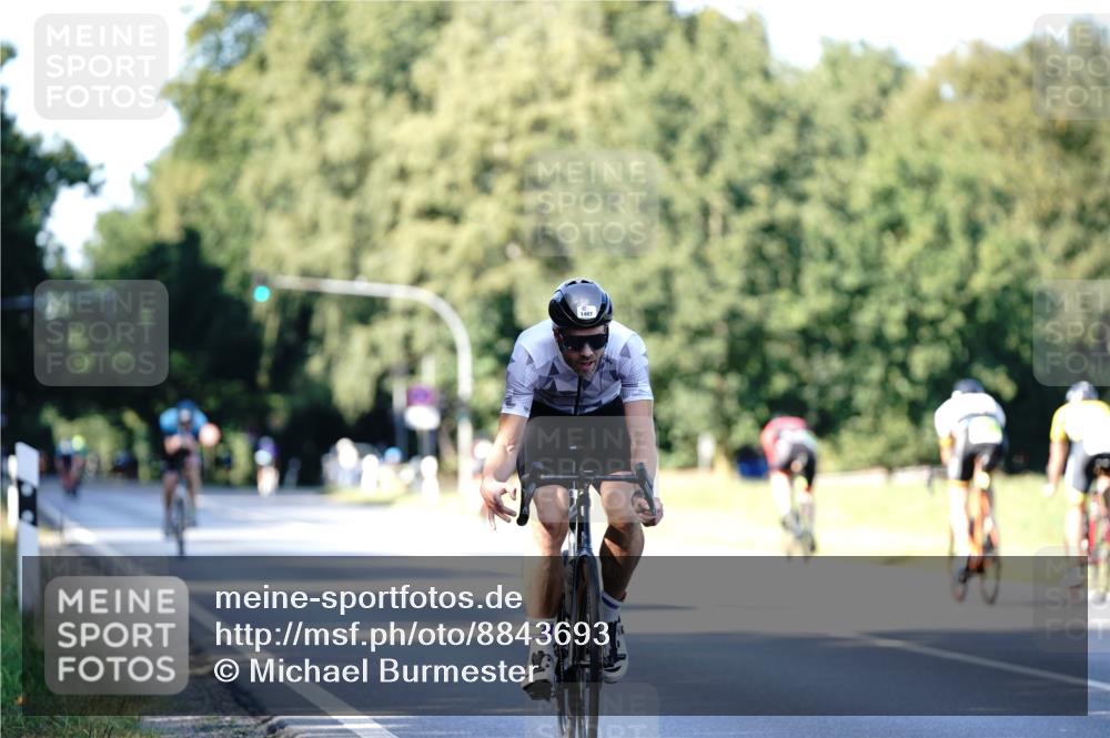 07.09.2025 - 19. Norderstedt Triathlon Michael Burmester http://msf.ph/oto/8843693 07.09.2025 15:56:47 Radfahren 1407 meine-sportfotos.de