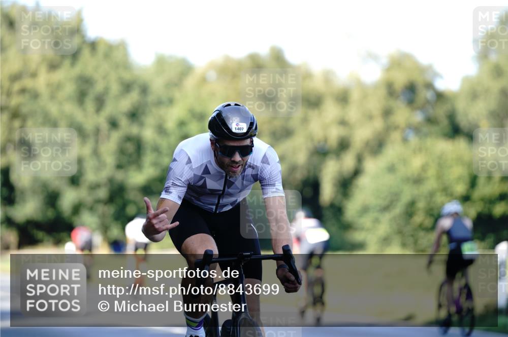 07.09.2025 - 19. Norderstedt Triathlon Michael Burmester http://msf.ph/oto/8843699 07.09.2025 15:56:48 Radfahren 1407 meine-sportfotos.de