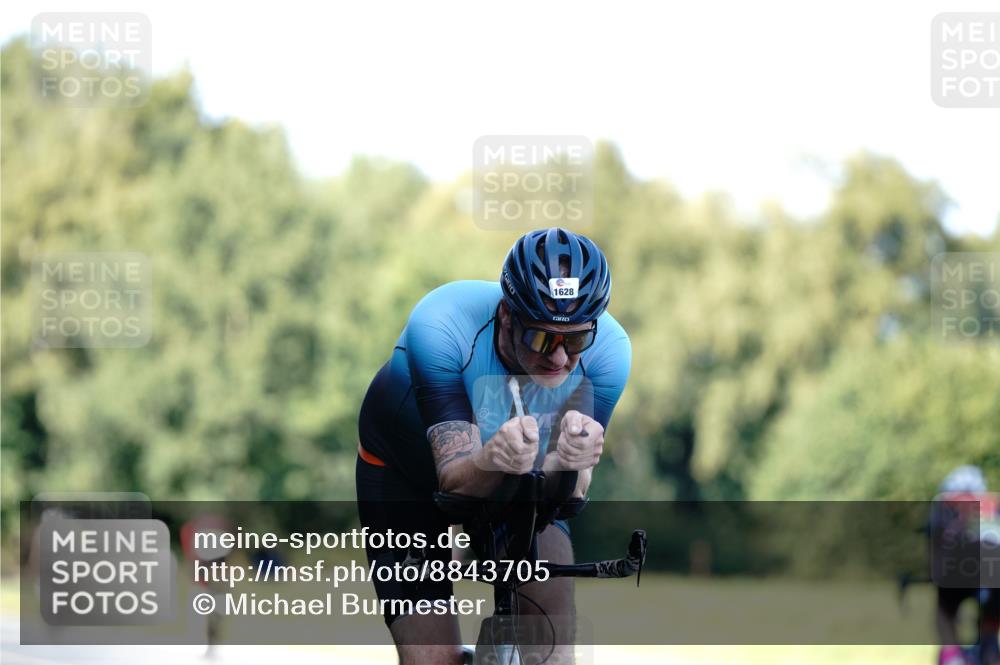 07.09.2025 - 19. Norderstedt Triathlon Michael Burmester http://msf.ph/oto/8843705 07.09.2025 15:56:52 Radfahren 1628 meine-sportfotos.de