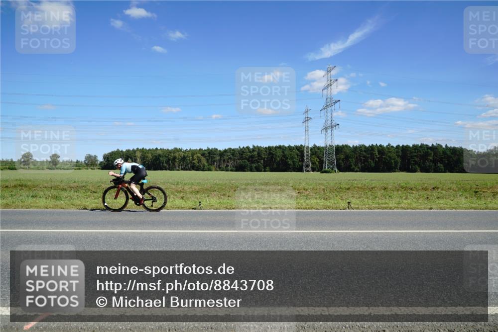 07.09.2025 - 19. Norderstedt Triathlon Michael Burmester http://msf.ph/oto/8843708 07.09.2025 14:44:50 Radfahren 442, 479, 887 meine-sportfotos.de