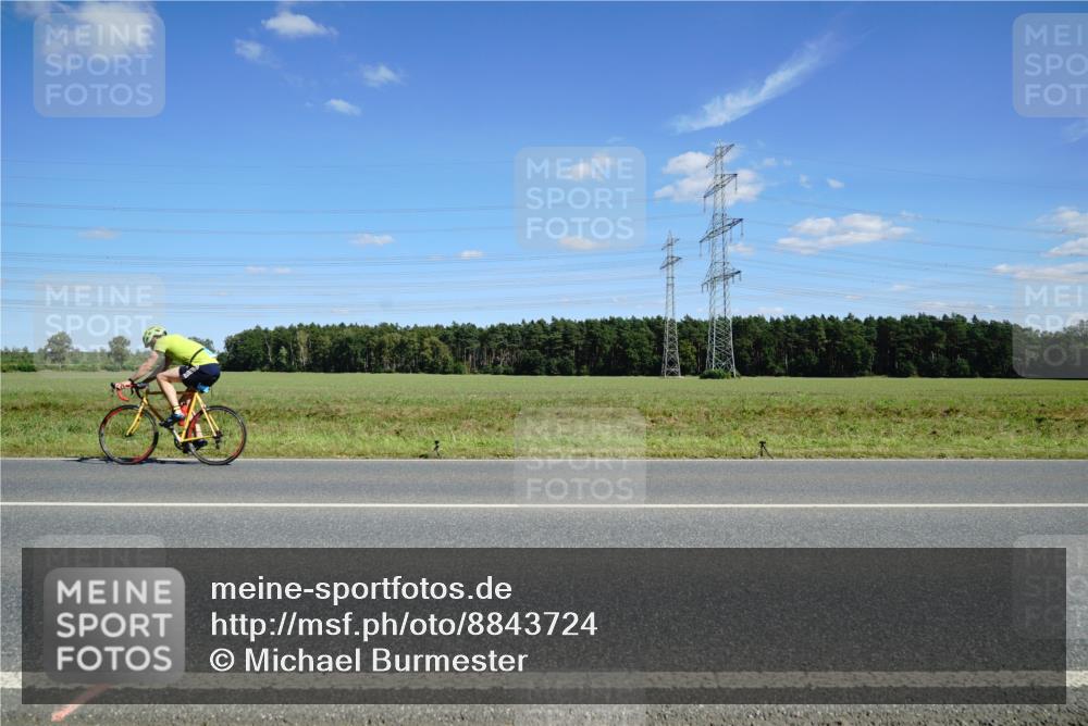 07.09.2025 - 19. Norderstedt Triathlon Michael Burmester http://msf.ph/oto/8843724 07.09.2025 14:44:55 Radfahren 387, 438, 479 meine-sportfotos.de