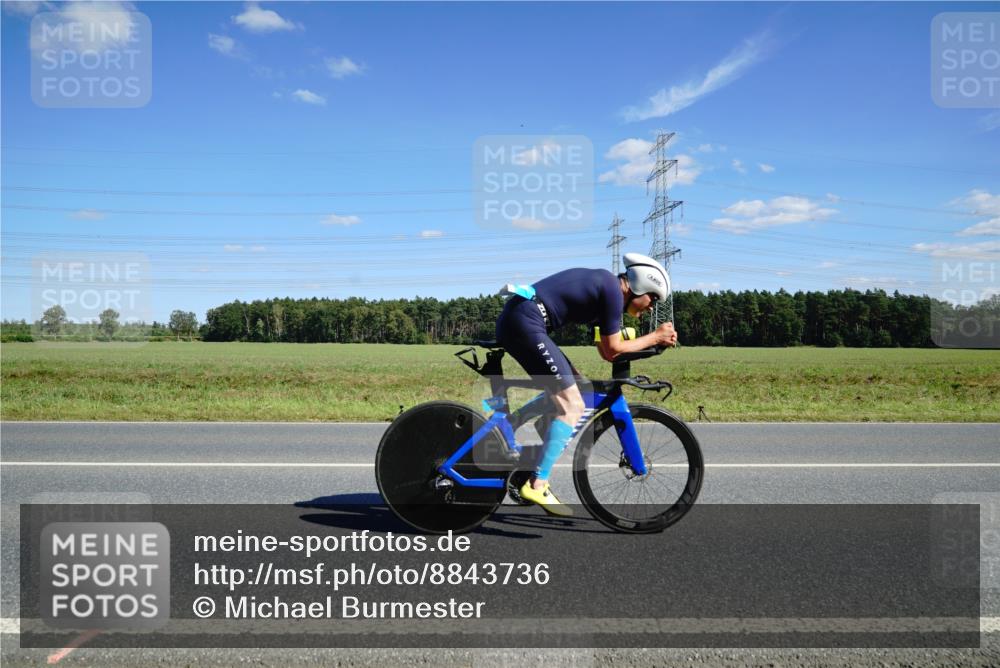 07.09.2025 - 19. Norderstedt Triathlon Michael Burmester http://msf.ph/oto/8843736 07.09.2025 14:45:01 Radfahren 369, 438 meine-sportfotos.de