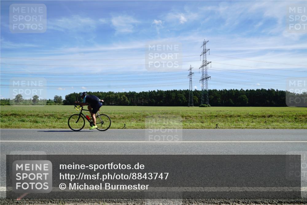 07.09.2025 - 19. Norderstedt Triathlon Michael Burmester http://msf.ph/oto/8843747 07.09.2025 12:39:16 Radfahren 813 meine-sportfotos.de