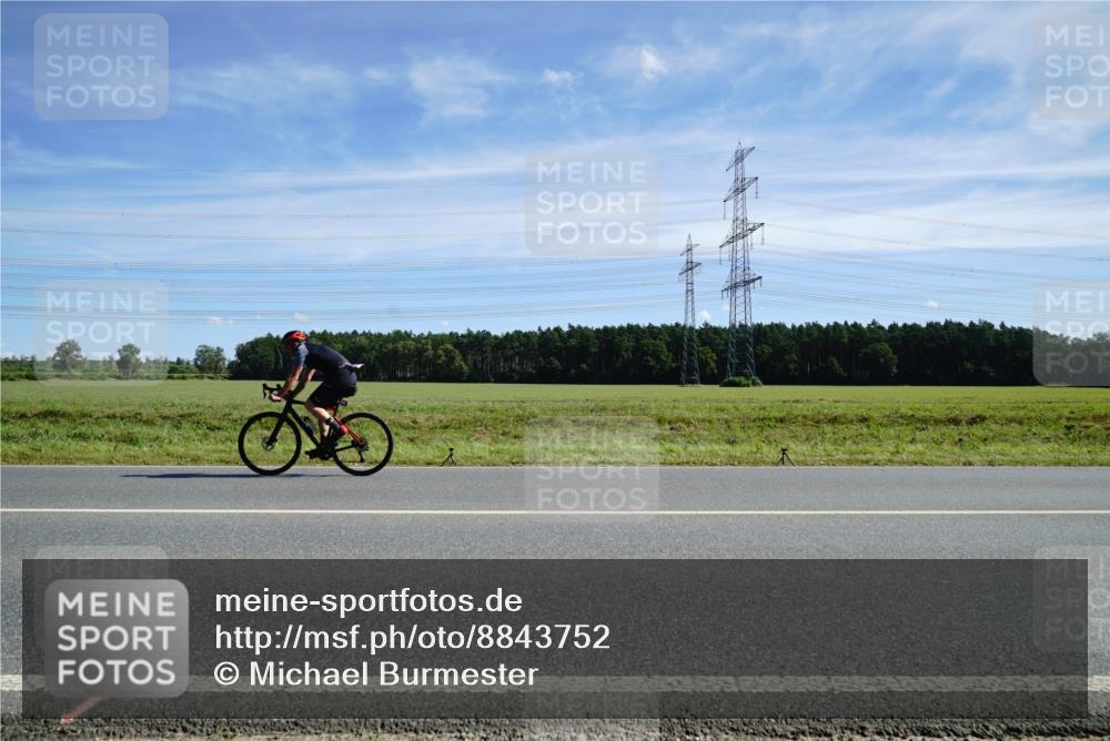 07.09.2025 - 19. Norderstedt Triathlon Michael Burmester http://msf.ph/oto/8843752 07.09.2025 12:39:24 Radfahren 212 meine-sportfotos.de