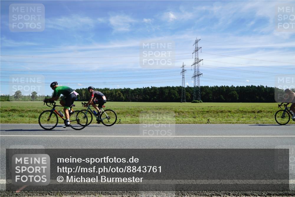 07.09.2025 - 19. Norderstedt Triathlon Michael Burmester http://msf.ph/oto/8843761 07.09.2025 12:39:27 Radfahren 212 meine-sportfotos.de