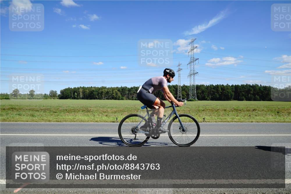 07.09.2025 - 19. Norderstedt Triathlon Michael Burmester http://msf.ph/oto/8843763 07.09.2025 14:45:20 Radfahren 390, 461, 872 meine-sportfotos.de
