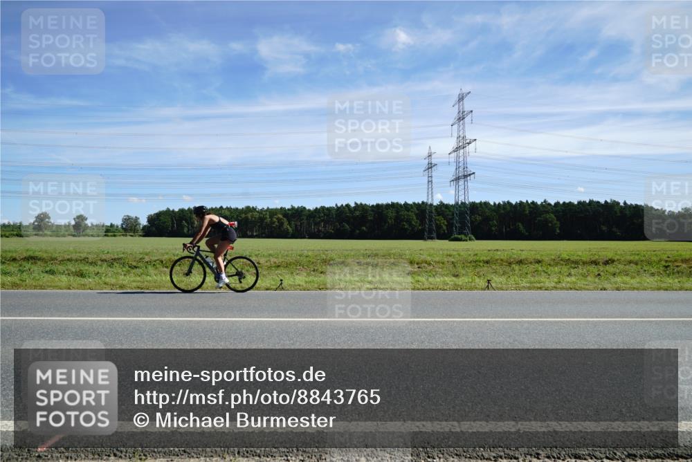 07.09.2025 - 19. Norderstedt Triathlon Michael Burmester http://msf.ph/oto/8843765 07.09.2025 12:39:28 Radfahren 212 meine-sportfotos.de