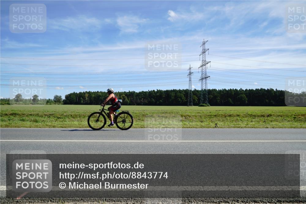 07.09.2025 - 19. Norderstedt Triathlon Michael Burmester http://msf.ph/oto/8843774 07.09.2025 12:39:43 Radfahren  meine-sportfotos.de