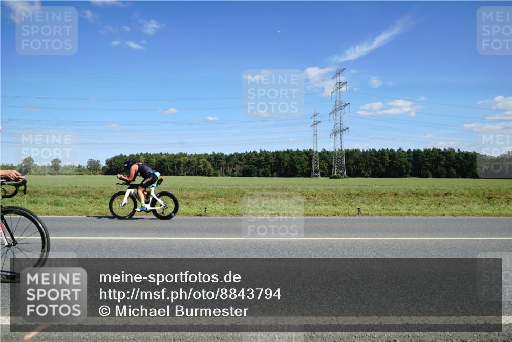 07.09.2025 - 19. Norderstedt Triathlon Michael Burmester http://msf.ph/oto/8843794 07.09.2025 14:45:44 Radfahren 440 meine-sportfotos.de