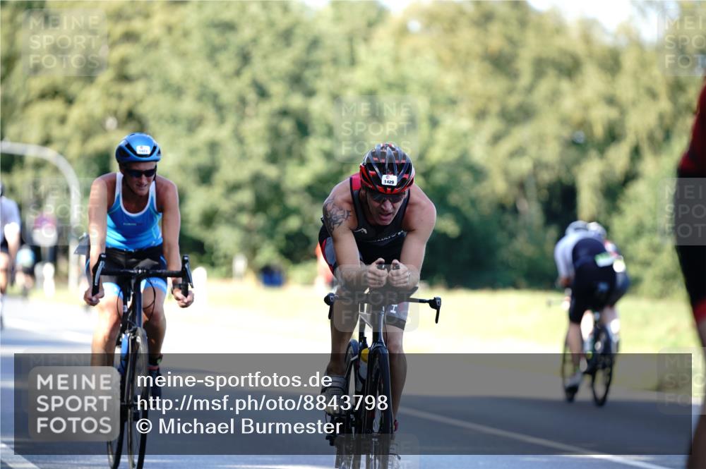 07.09.2025 - 19. Norderstedt Triathlon Michael Burmester http://msf.ph/oto/8843798 07.09.2025 15:57:23 Radfahren 421, 1055, 1423, 1429, 1529, 1546 meine-sportfotos.de