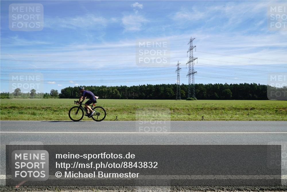 07.09.2025 - 19. Norderstedt Triathlon Michael Burmester http://msf.ph/oto/8843832 07.09.2025 12:40:47 Radfahren 1230 meine-sportfotos.de